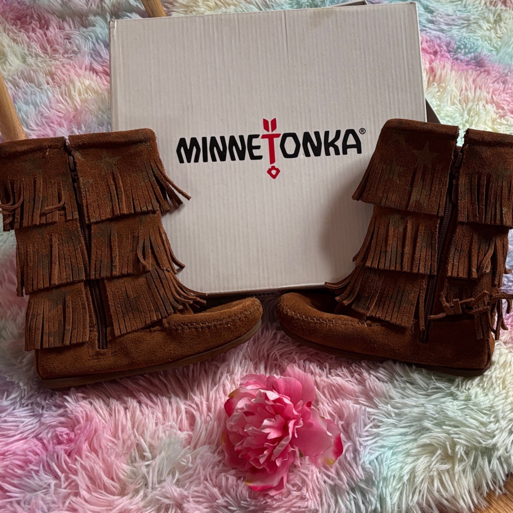 Minnetonka Tan Suede Fringe Boots